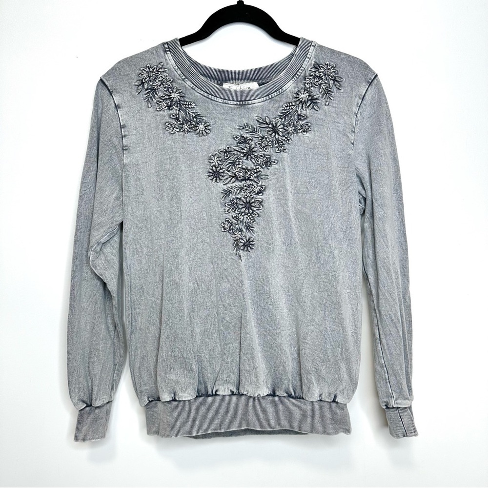 Solitaire Distressed Embroidered Floral Pullover Sweatshirt Juniors Size Large